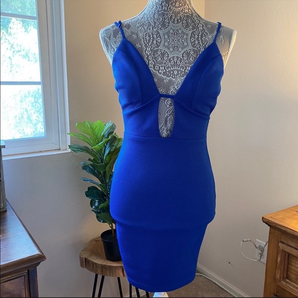 Trac Dresses & Skirts - Trac deep v cut out strappy bodycon dress w/built in bra